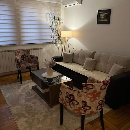 Apartman-Manja Lukavica Bagian luar foto
