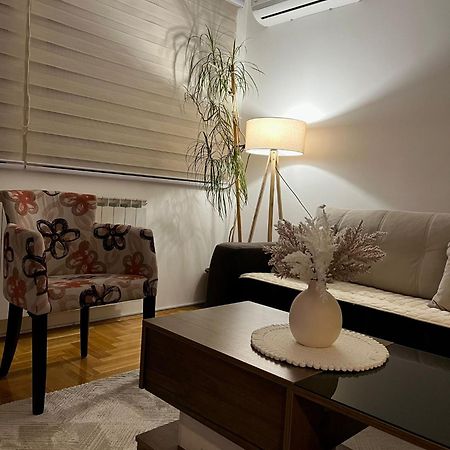 Apartman-Manja Lukavica Bagian luar foto