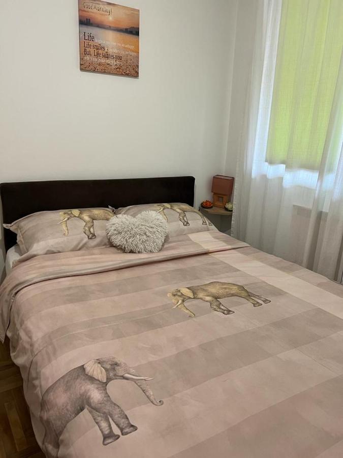 Apartman-Manja Lukavica Bagian luar foto