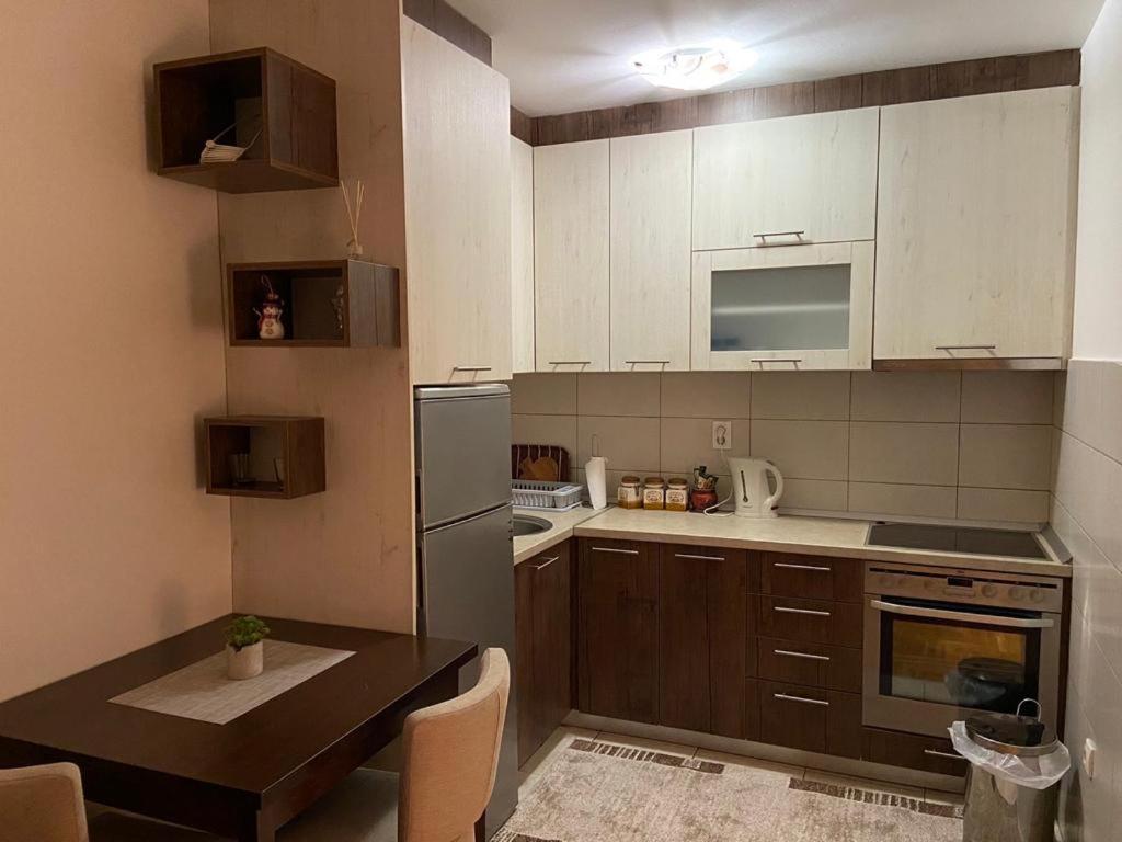 Apartman-Manja Lukavica Bagian luar foto