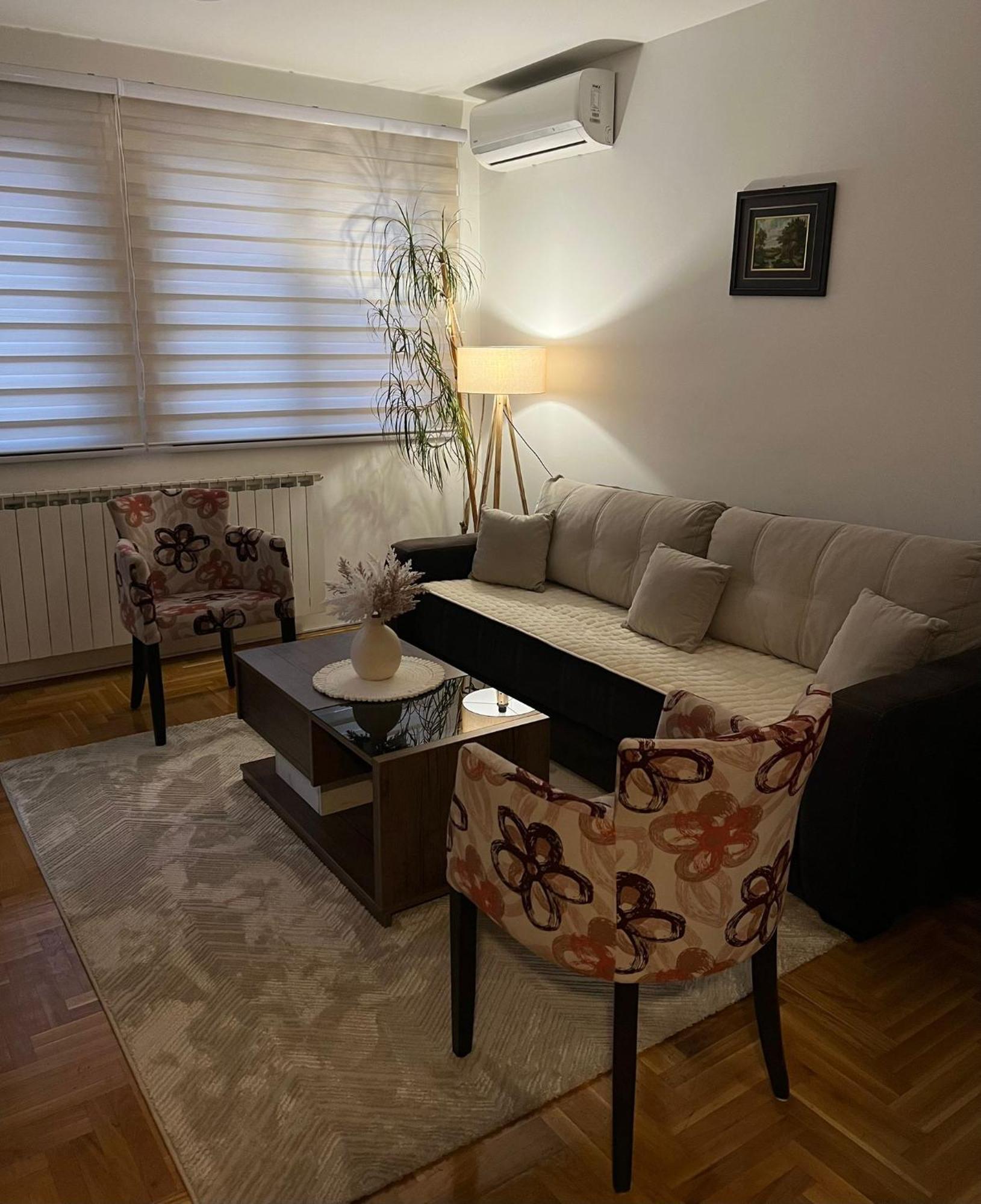 Apartman-Manja Lukavica Bagian luar foto