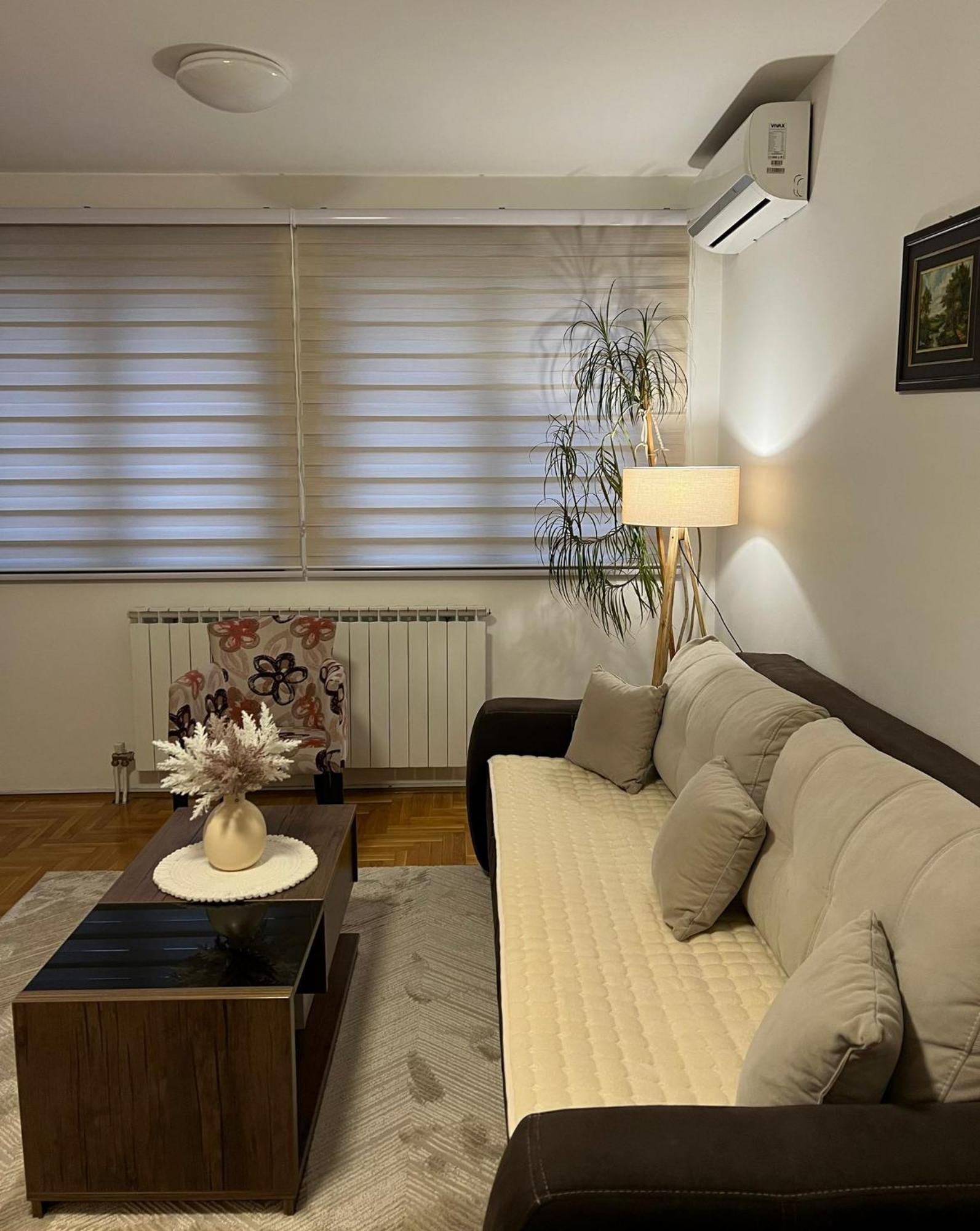 Apartman-Manja Lukavica Bagian luar foto