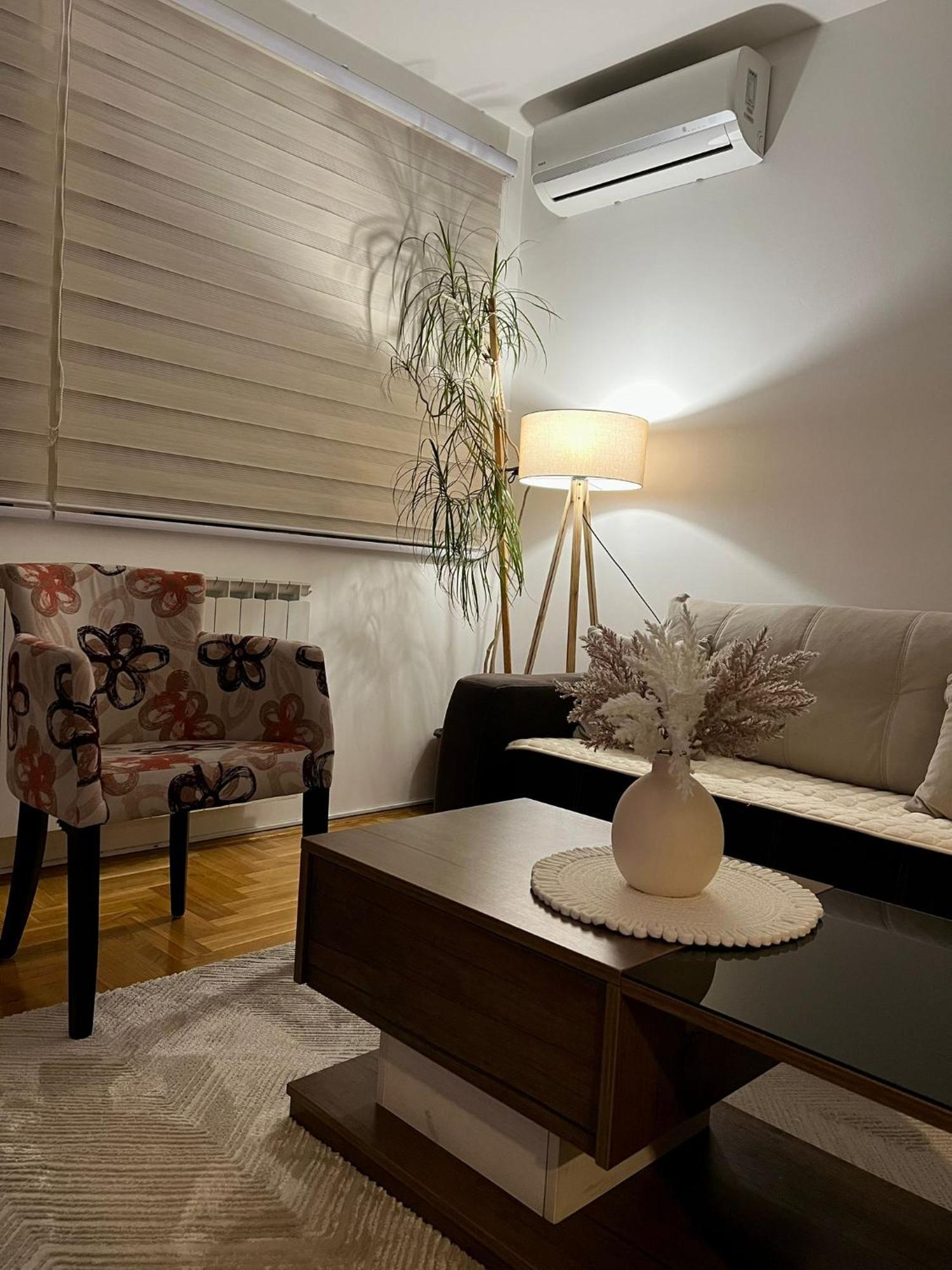 Apartman-Manja Lukavica Bagian luar foto